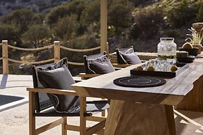 Apsila Pool Suites