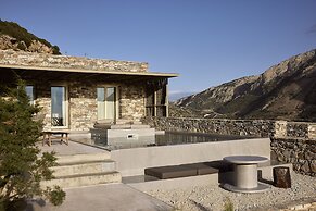 Apsila Pool Suites