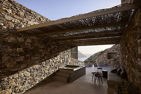 Apsila Pool Suites