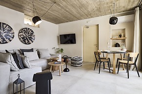 Apsila Pool Suites