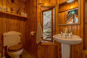 Ballots Bay Treehouse by HostAgents