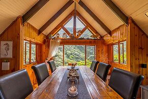 Ballots Bay Treehouse by HostAgents