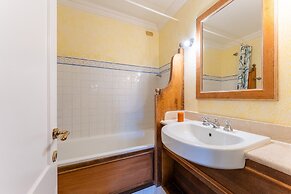 Graziose Ville con A.C e piscina comune