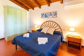 Graziose Ville con A.C e piscina comune