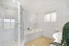 Villa Kyma by HostAgents