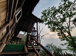 Hill Mynah Bamboo Resort