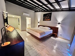 HOTEL TESORO BEACH