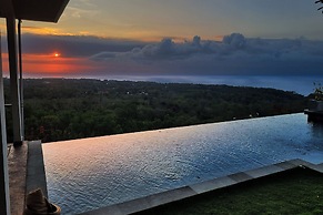 Uluwatu Sunset Hills