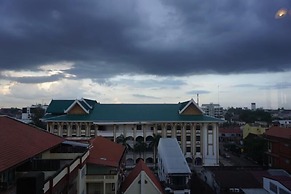 Manorom Classy Hotel