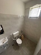 B SIX HOTEL AND LODGE