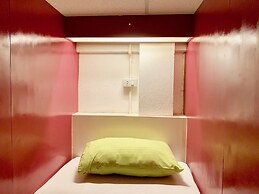 Moon Fools Hostel