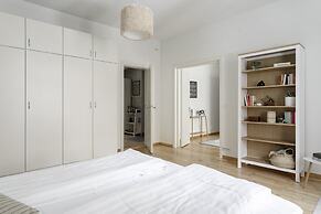 2ndhomes Central 85m2 2BR Apartment