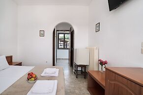 Koukounaries Beach Hotel