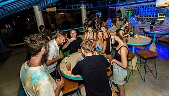 Mad Monkey Panglao