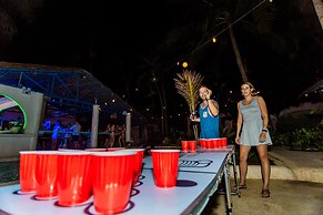 Mad Monkey Panglao