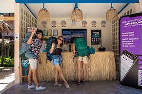 Mad Monkey Panglao