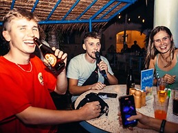 Mad Monkey Panglao