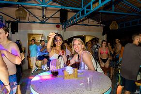 Mad Monkey Panglao