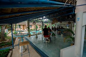 Mad Monkey Panglao
