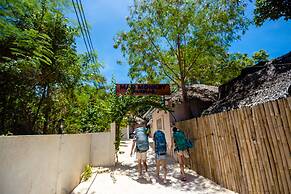 Mad Monkey Panglao