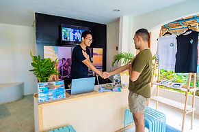 Mad Monkey Panglao