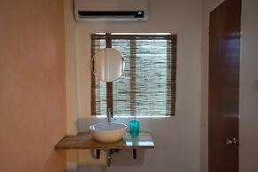 Mad Monkey Panglao
