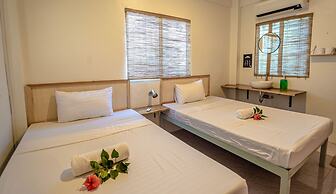 Mad Monkey Panglao