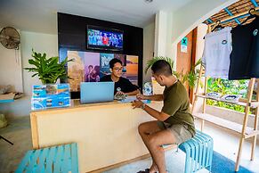 Mad Monkey Panglao
