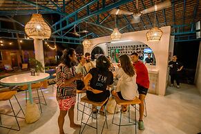 Mad Monkey Panglao