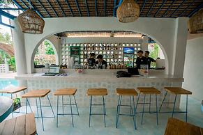 Mad Monkey Panglao