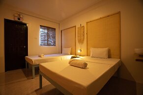 Mad Monkey Panglao