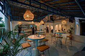 Mad Monkey Panglao
