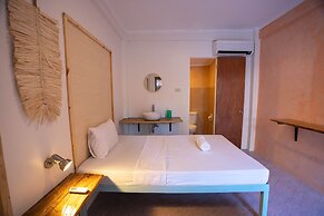 Mad Monkey Panglao