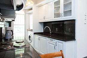 Brand new apt in central Athens