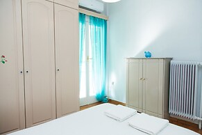 Brand new apt in central Athens