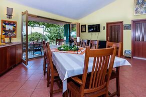 Villa Belezza Sleeps 8 With Pool