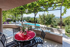 Villa Belezza Sleeps 8 With Pool