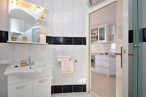 Villa Belezza Sleeps 8 With Pool