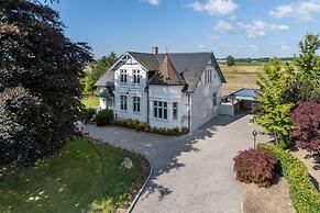 Captivating 4-bed Villa in Idestrup