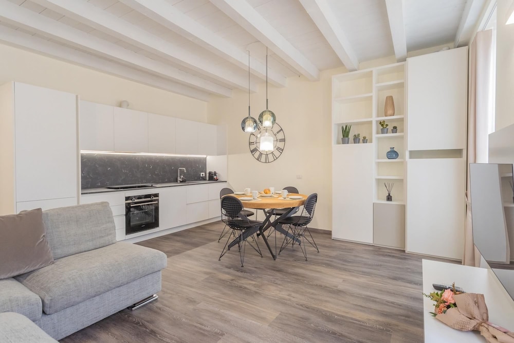 Modern Stylish Apartment in Como City