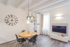 Modern Stylish Apartment in Como City