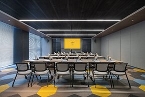 voco Hefei Binhu by IHG