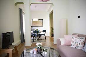 Vibrant Flat With Excellent Location in Beyoglu