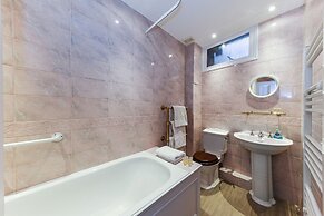 Kensington Queens Gate Apartment