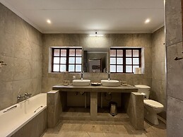 MILIMA Big 5 Safari Lodge