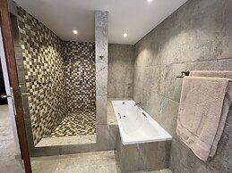 MILIMA Big 5 Safari Lodge