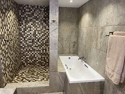 MILIMA Big 5 Safari Lodge