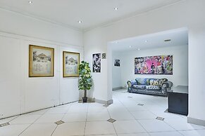 Inn & Out Sandton Park