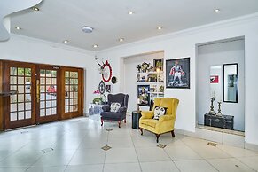 Inn & Out Sandton Park