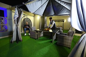 Lotaz Hotel Suites - Al Salamah